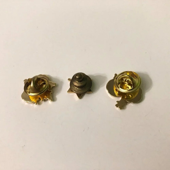 Assorted Lot of 11 Canada  Pins Remembrance Day Maple Leaf Olympics Canada Day - Picture 3 of 14